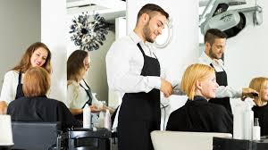 رفتار خوب با مشتری در آرایشگاه مردانه